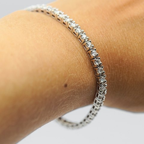 Klaus Rygaard; A tennis bracelet in 14k white gold with diamonds Klaus Rygaard; A tennis bracelet in 14k white gold with diamonds
